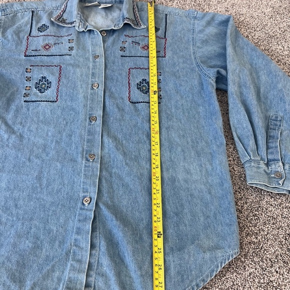 Vintage Capacity Light Wash Embroidered Full Sleeve Chambray Shirt Women’s M - Picture 4 of 8